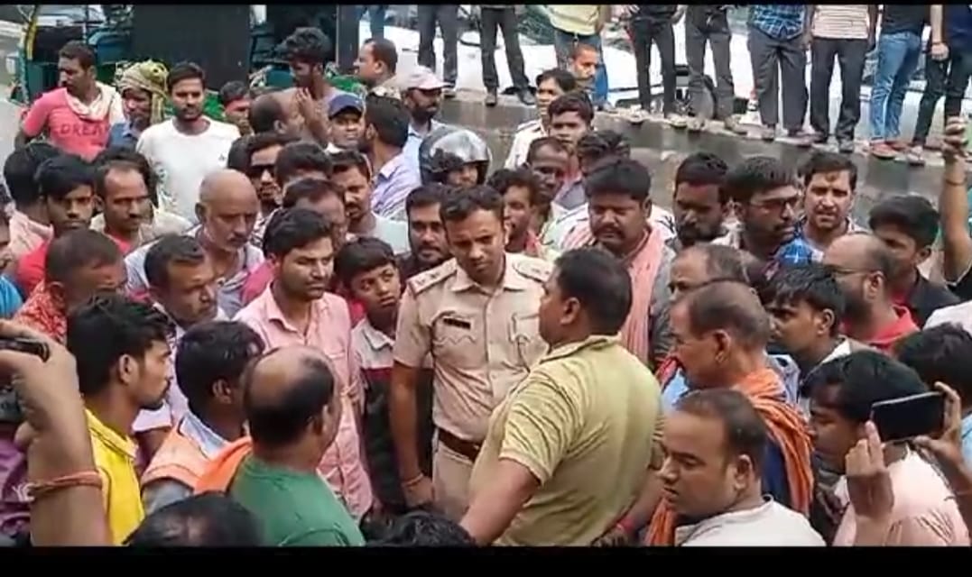 धनबाद में दुकान के भीतर सुसाइड करने वाले दुकानदार के पॉकेट से मिले तीन सुसाइड नोट,जानिए क्या लिखा था उसने 