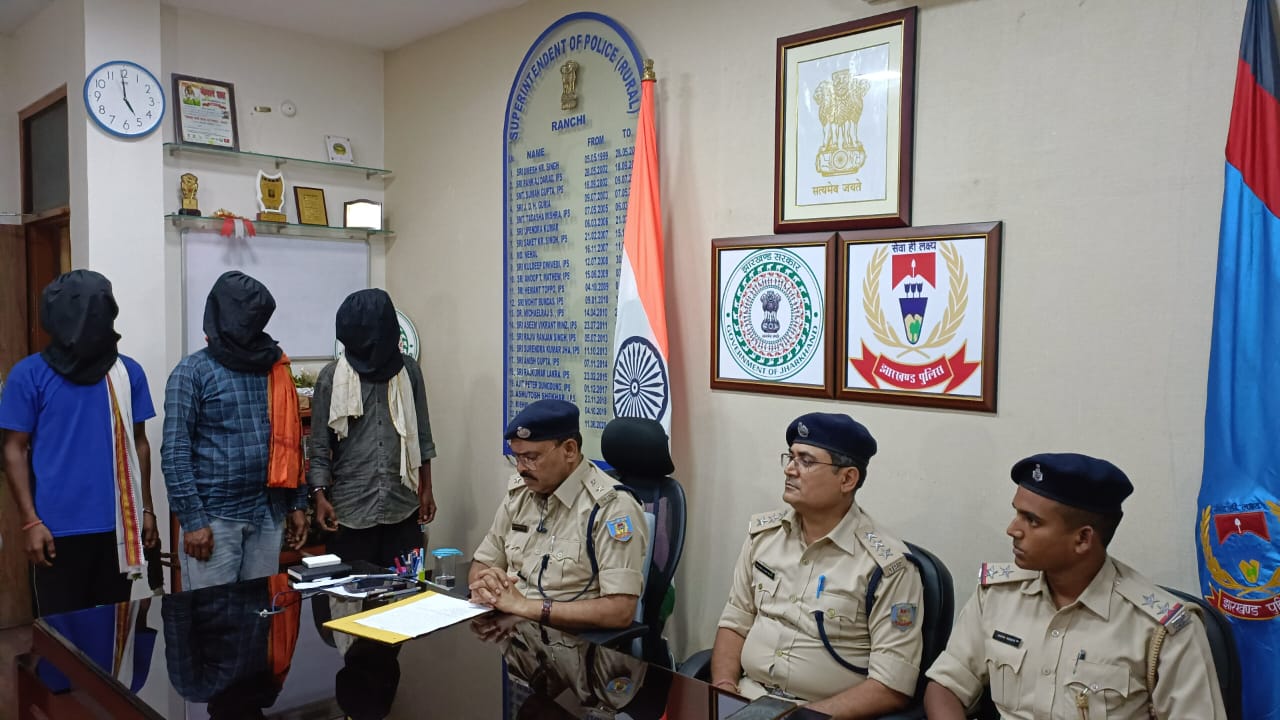 उग्रवादियों की कमर तोड़ने के बाद संगठित गिरोह पर पुलिस का प्रहार, तीन अपराधी गिरफ्तार