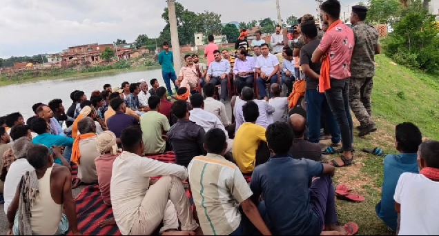 धार्मिक स्थल पर असामाजिक तत्वों ने फेंका प्रतिबंधित मांस, पर्चा छोड़ धार्मिक स्थल नहीं बनाने की दी चेतावनी