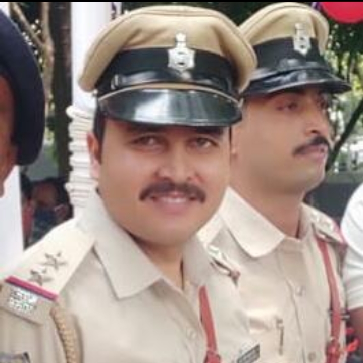 टैंकर और बाइक की सीधी टक्कर में प्रशिक्षु दरोगा की मौत, एक व्यक्ति गंभीर रूप से घायल