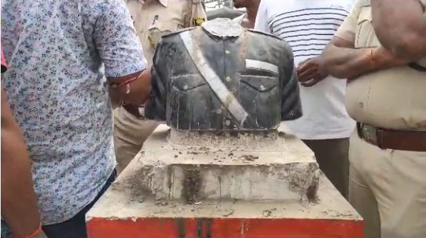 सहरसा में असमाजिक तत्वों ने नेता जी सुभाष चन्द्र बोस की प्रतिमा को किया खंडित, आक्रोशित लोगों ने किया सड़क जाम