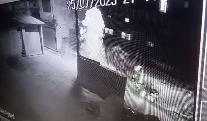 भागलपुर: गर्ल्स हाई स्कूल के गेट पर दो बार बम विस्फोट, इलाके में दहशत 