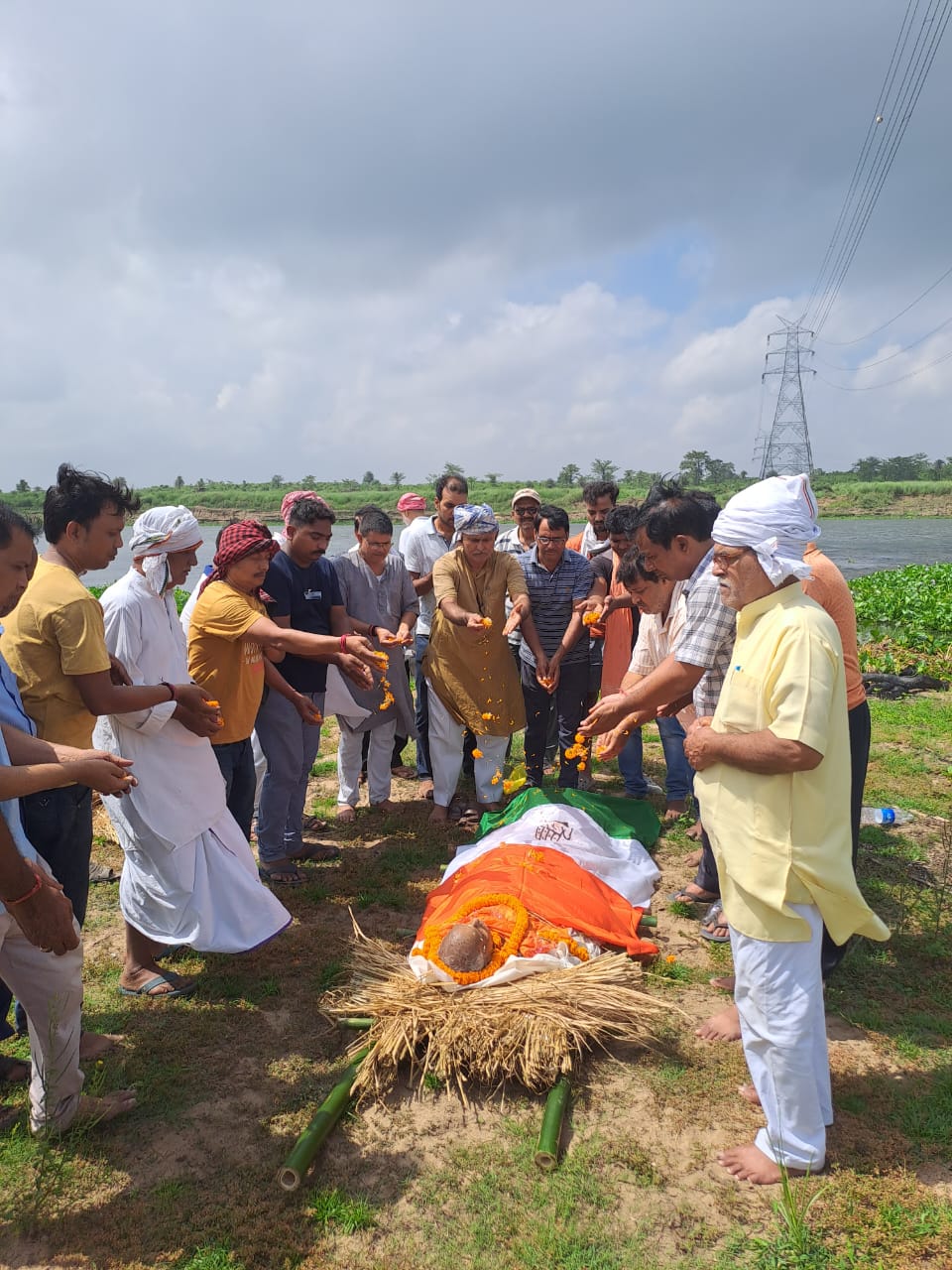 कांग्रेस के वरिष्ठ नेता रामदास राय का पार्थिव शरीर पंचतत्व में विलीन