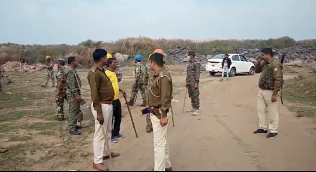 मांगे मनवाने के लिए पत्थरबाजी व बमबाजी ! कोल आउटसोर्सिंग कंपनी पर दबदबा बनाने का यह कैसा हथकंडा!