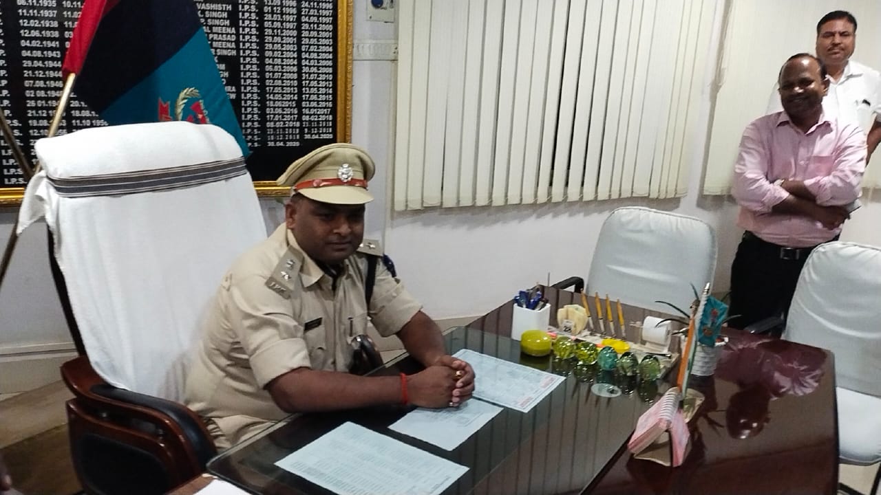 दुमका के नए SP की दहाड़, कहा- अपराधियों के लिए वन वे हुआ दुमका, बच कर नहीं जा सकते