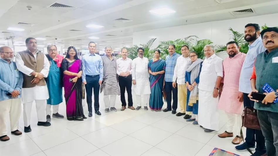 मणिपुर हिंसा पीड़ितों से मिलने के बाद टीम इंडिया का बयान, पीएम की चुप्पी से पूरा देश हैरान