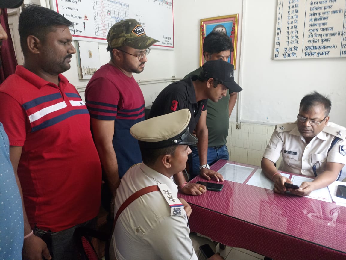 पति के साथ हनीमून मनाने जा रही नव विवाहिता ट्रेन से लापता, पति ने रेल थाना में दर्ज करवाया मुकदमा