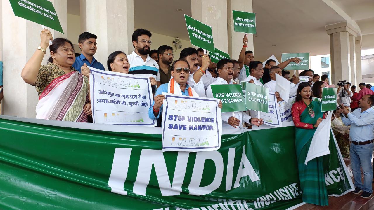 मणिपुर हिंसा को लेकर हुआ विपक्ष का हंगामा, कहा- मणिपुर जल रहा है और प्रधानमंत्री विदेश दौरा पर घूम रहे हैं