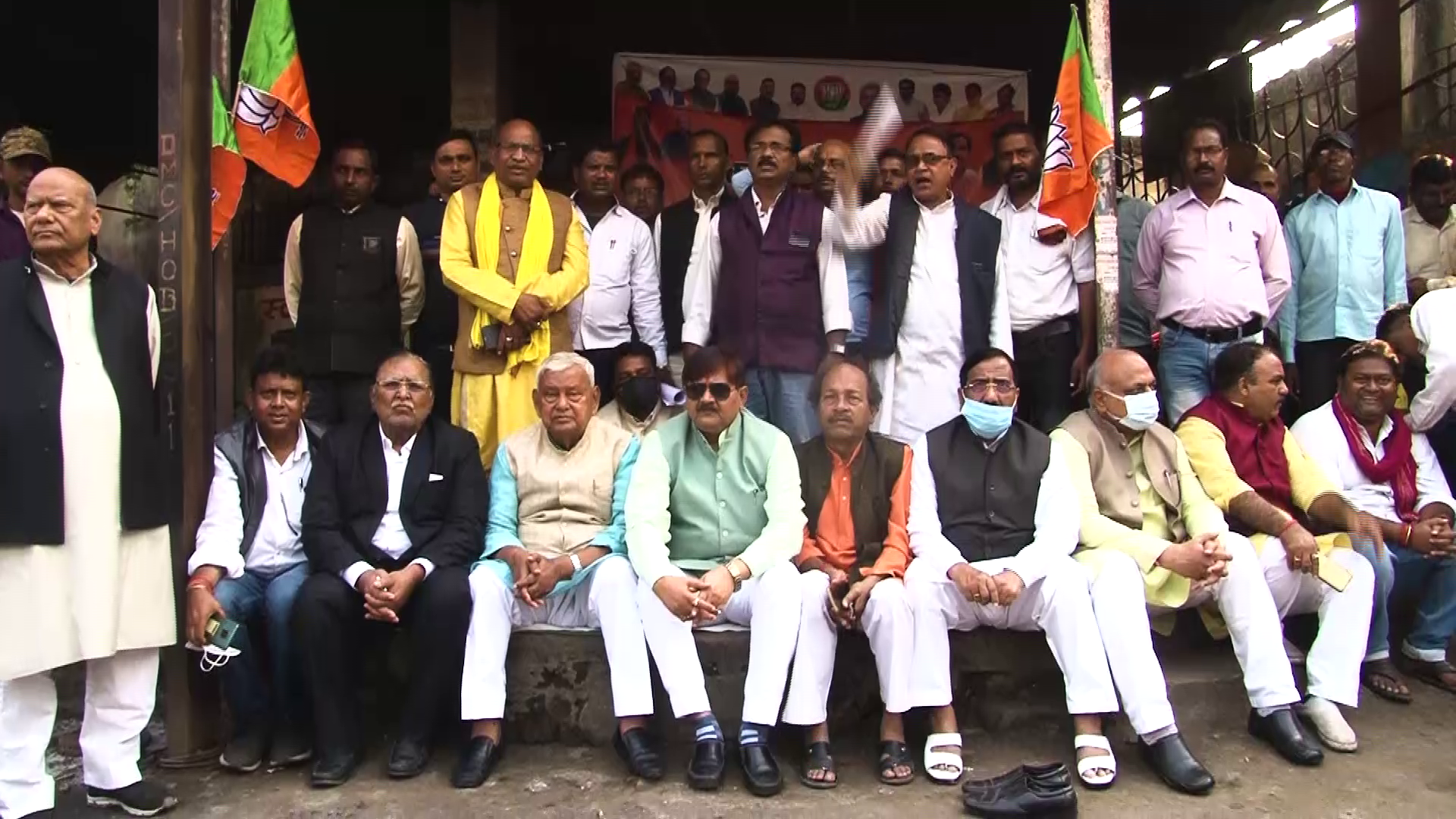 भाजपा की हुंकार - बोले थे कि ओबीसी का आरक्षण बढ़ेगा, तो बढाइये न मुख्यमंत्री जी..!