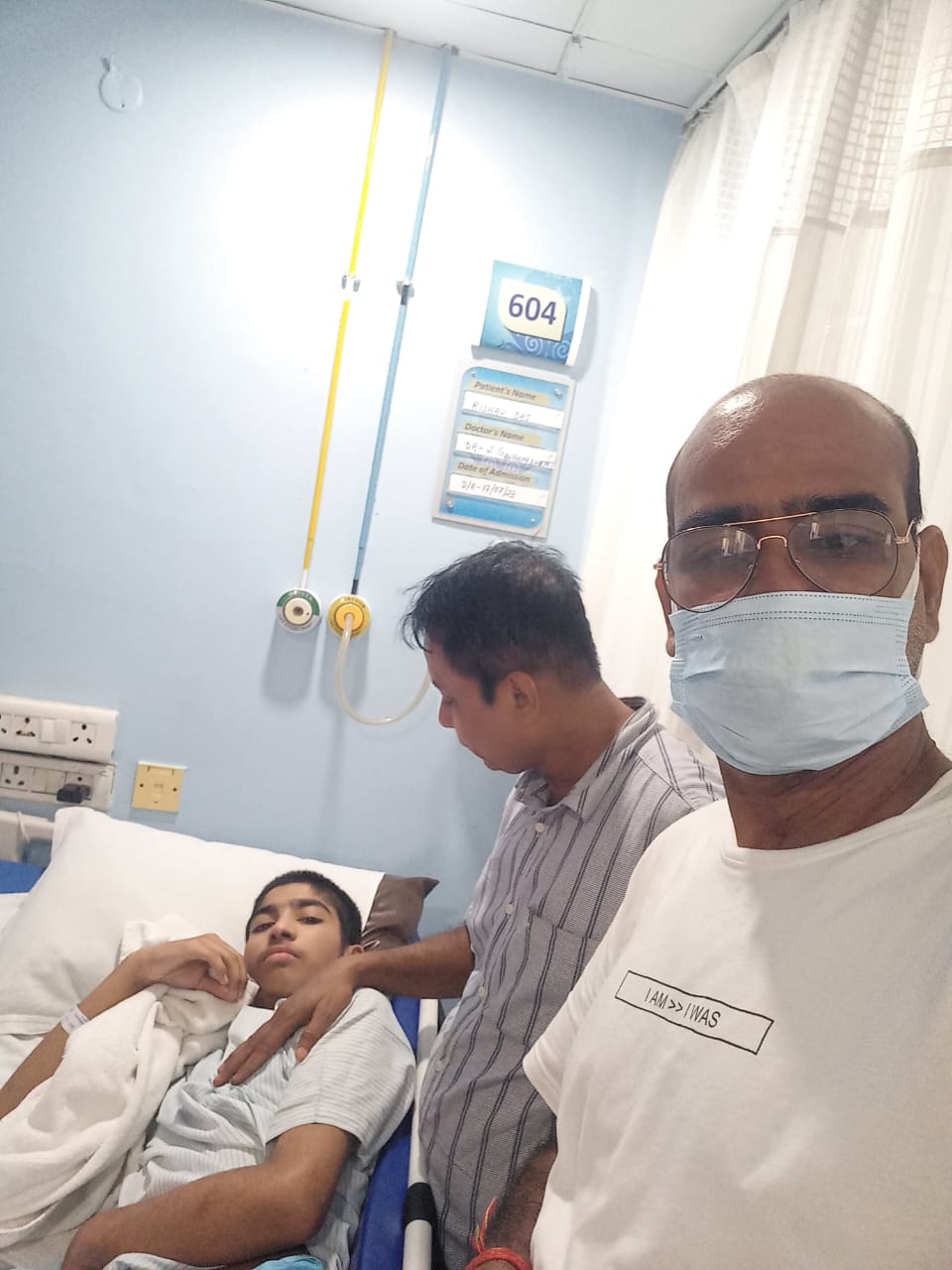 सड़क हादसे में माता -पिता को खोने वाले ऋषभ की चली गई है यादाश्त, कोलकाता में लड़ रहा जीवन की लड़ाई 