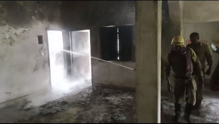 देवघर: आग लगने से सरकारी संपत्ति का हुआ नुकसान, फायर ब्रिगेड कर्मियों द्वारा आग पर पाया गया काबू