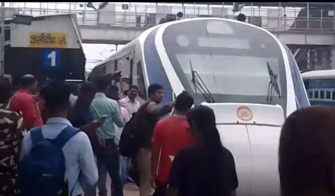 ऐतिहासिक क्षण: हाई स्पीड वंदे भारत ट्रेन का हुआ ट्रायल,जसीडीह से जल्द होगा परिचालन शुरू