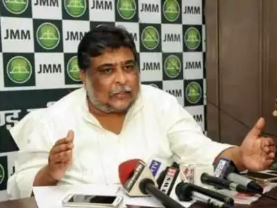 पूरे विश्व की सबसे बड़ी पार्टी के समक्ष एक विधायक दल का नेता चुनने की चुनौती!  थक हार कर दिल्ली से बुलाना पड़ रहा है पंडित