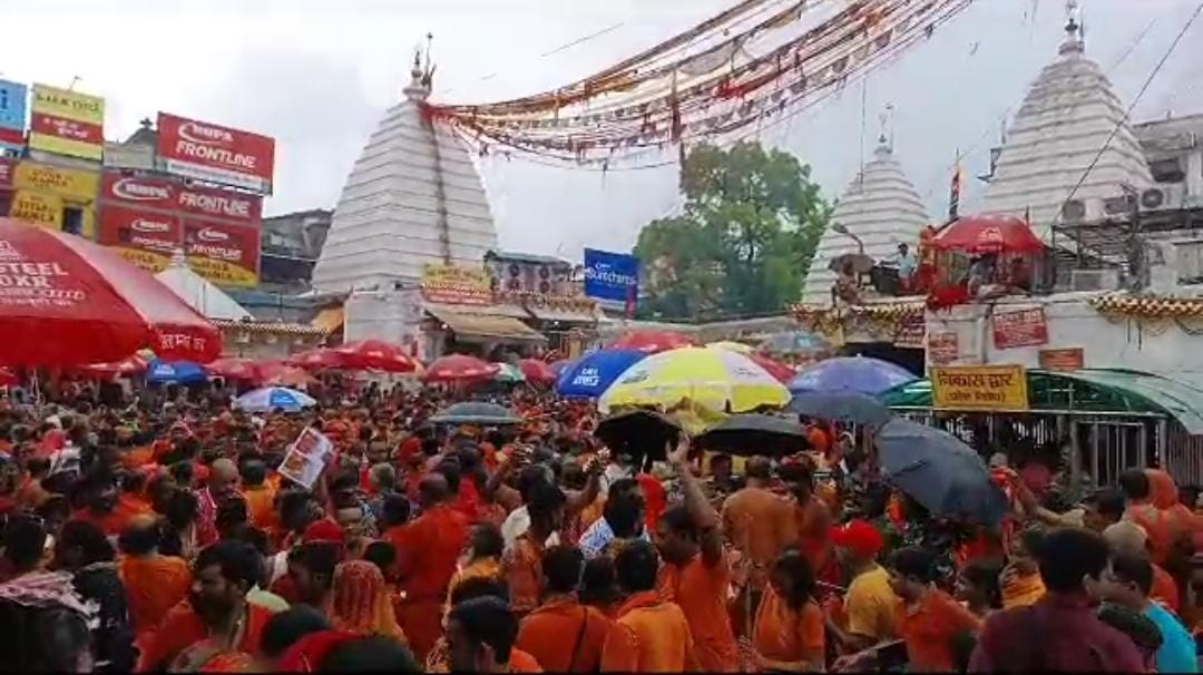 पांचवी सोमवारी पर बाबाधाम में उमड़ा भक्तों का जनसैलाब, आज ज्योर्तिलिंग पर जलार्पण से मिलेगा शिव और विष्णु का आशीर्वाद