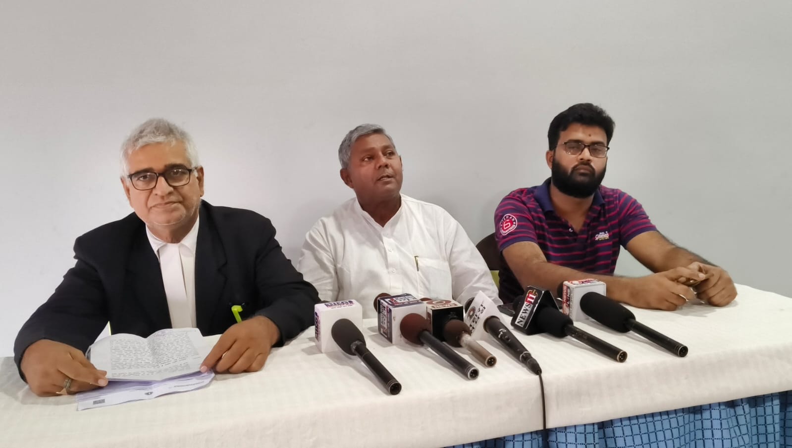 गिरिडीह बस हादसे के बाद सामने आए बस मालिक राजू खान, इंश्योरेंस कंपनी पर लगाया जालसाजी का आरोप