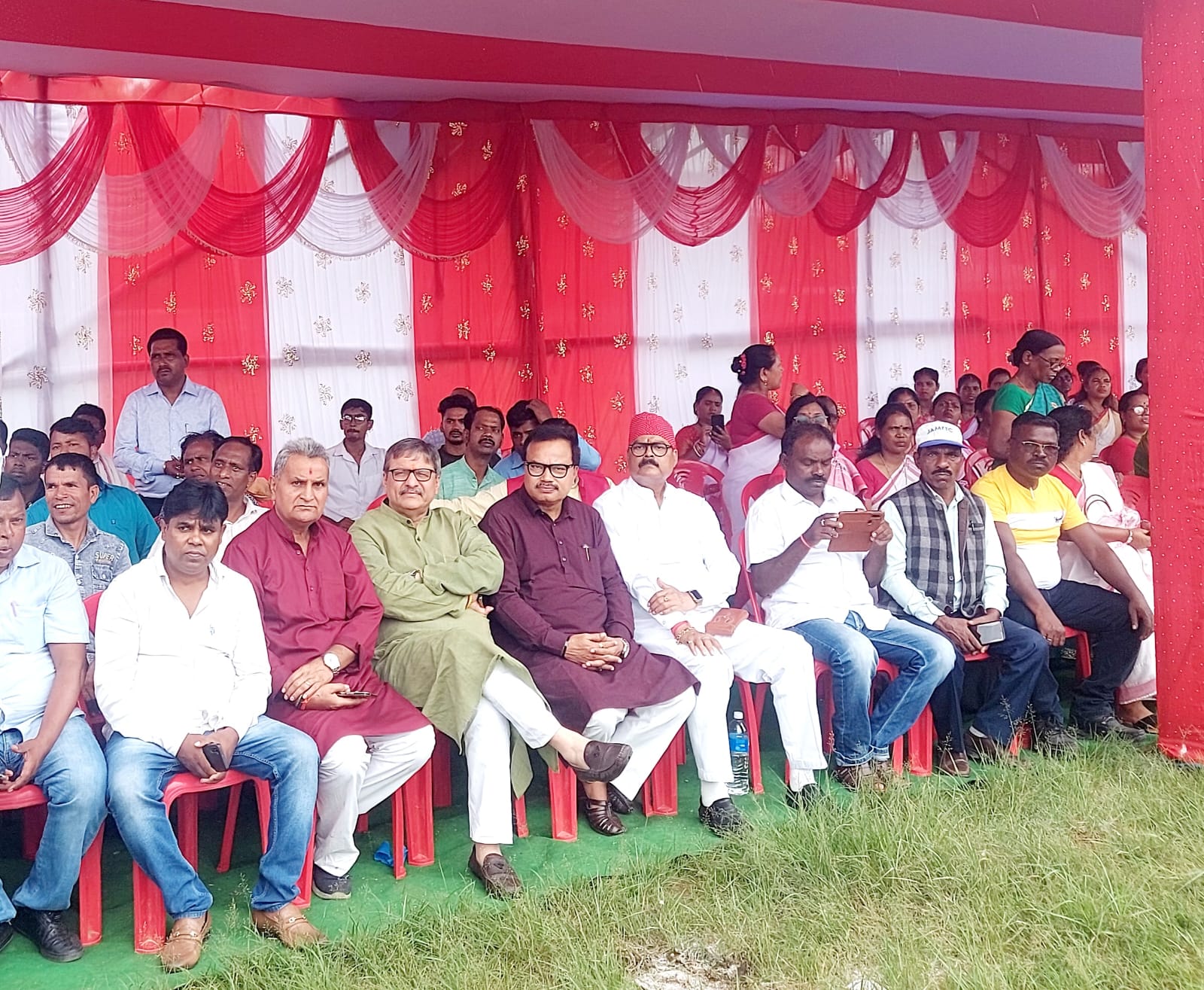 आदिवासी दिवस आज :प्रदेश कांग्रेस ने किया आदिवासी गौरव महासभा, शामिल हुए धनबाद के कांग्रेसी 