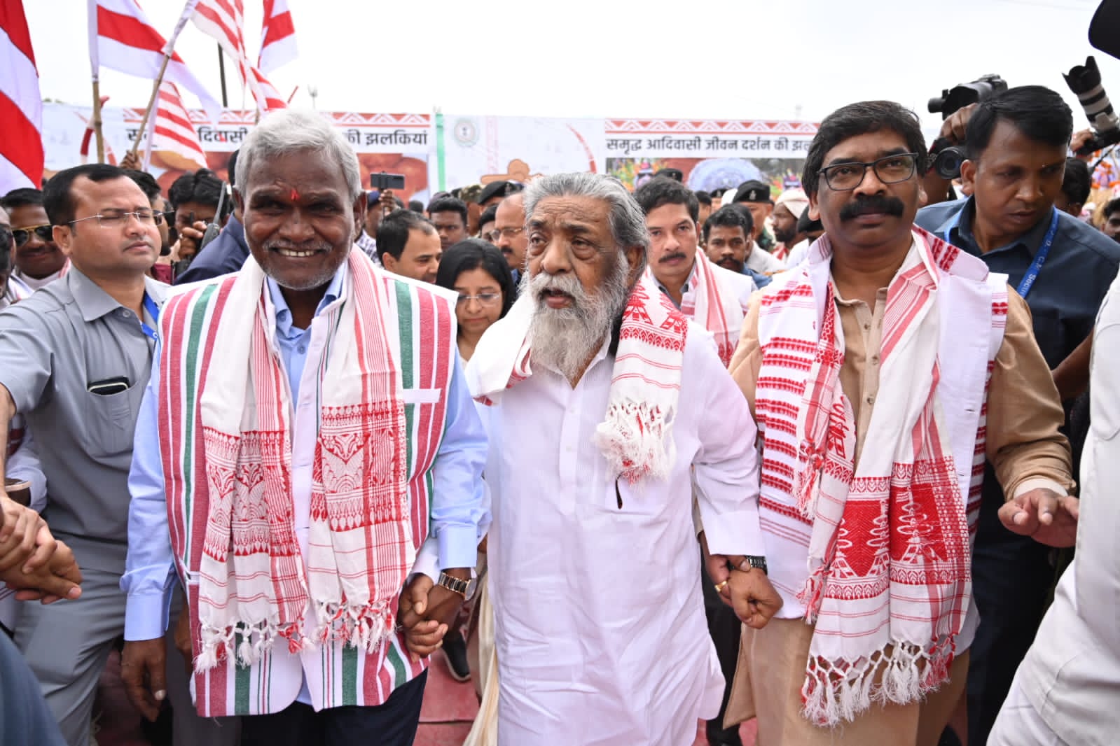 World Tribal Day: दिशोम गुरु शिबू सोरेन ने शिक्षा के प्रति आदिवासी समाज के लोगों को किया जागरूक, कहा- पढ़ेंगे तभी आगे बढ़ेंगे