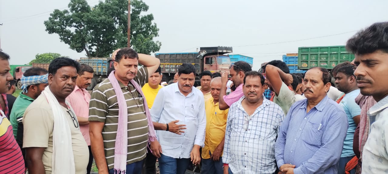 कोलियरी की उदासीनता से DAV स्कूल के शिक्षक भुखमरी के कगार पर, जर्जर भवन कभी भी हो सकता है ध्वस्त