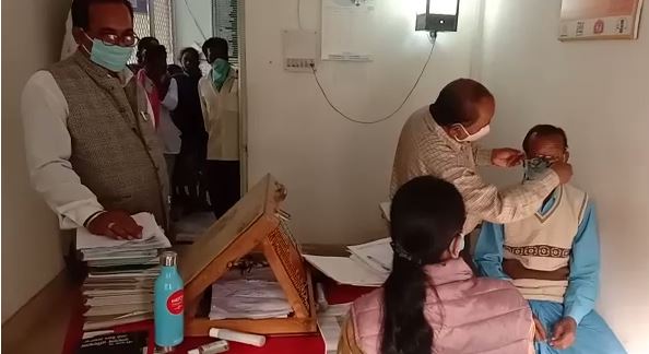 जामताड़ा सदर अस्पताल में लगा कैम्प, 50 से अधिक दिव्यांगों की हुई जांच
