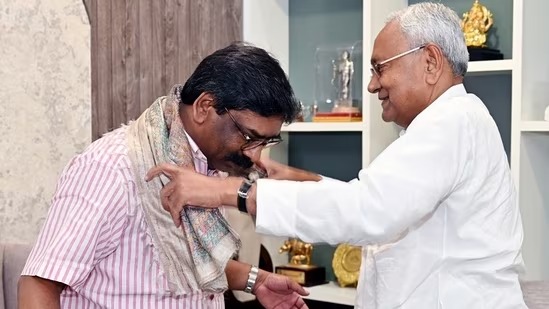 सीएम हेमंत को नोटिस और रजनी प्रिया की गिरफ्तारी: झारखंड-बिहार में बड़े सियासी तूफान की आहट