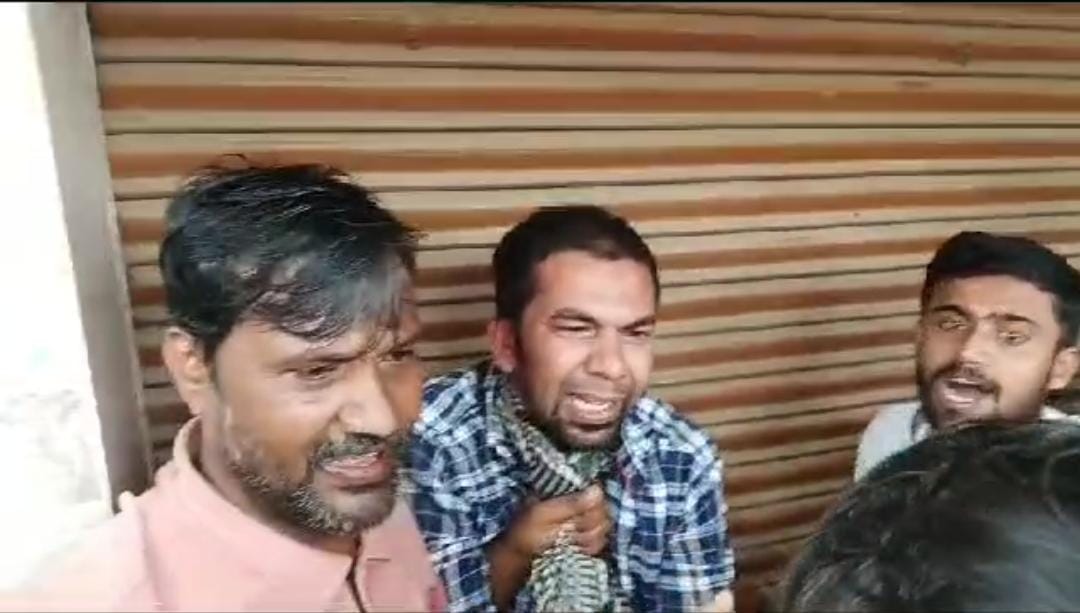 रंगे हाथ धराया बाइक चोर गिरोह का सदस्य, लोगों ने बांधकर पीटा