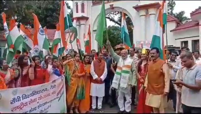 रांची में हर घर तिरंगा अभियान की हुई शुरूआत, राजभवन से राज्यपाल ने यात्रा को दिखाई हरी झंडी