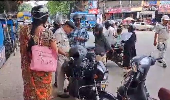 अब खत्म हुआ ट्रैफिक पुलिस और आम लोगों के बीच का विवाद, एसएसपी के मुहिम के बाद लोग कर रहे धन्यवाद