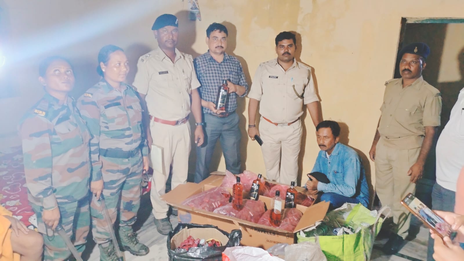 रांची: ब्रांडेड बोतल में नकली शराब के कारोबार का भंडाफोड़, दो आरोपी गिरफ्तार 