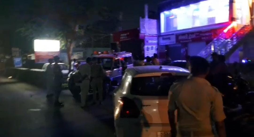 अपराधियों ने देर रात रेस्टोरेंट पर की 10 राउंड फायरिंग, घटना के वक्त दो दर्जन से अधिक लोग खा रहे थे