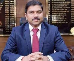 सवालों के घेरे में पलामू के पूर्व उपायुक्त आंजनेयुलु दोड्डे! थोक भाव में गन लाइसेंस देने का आरोप