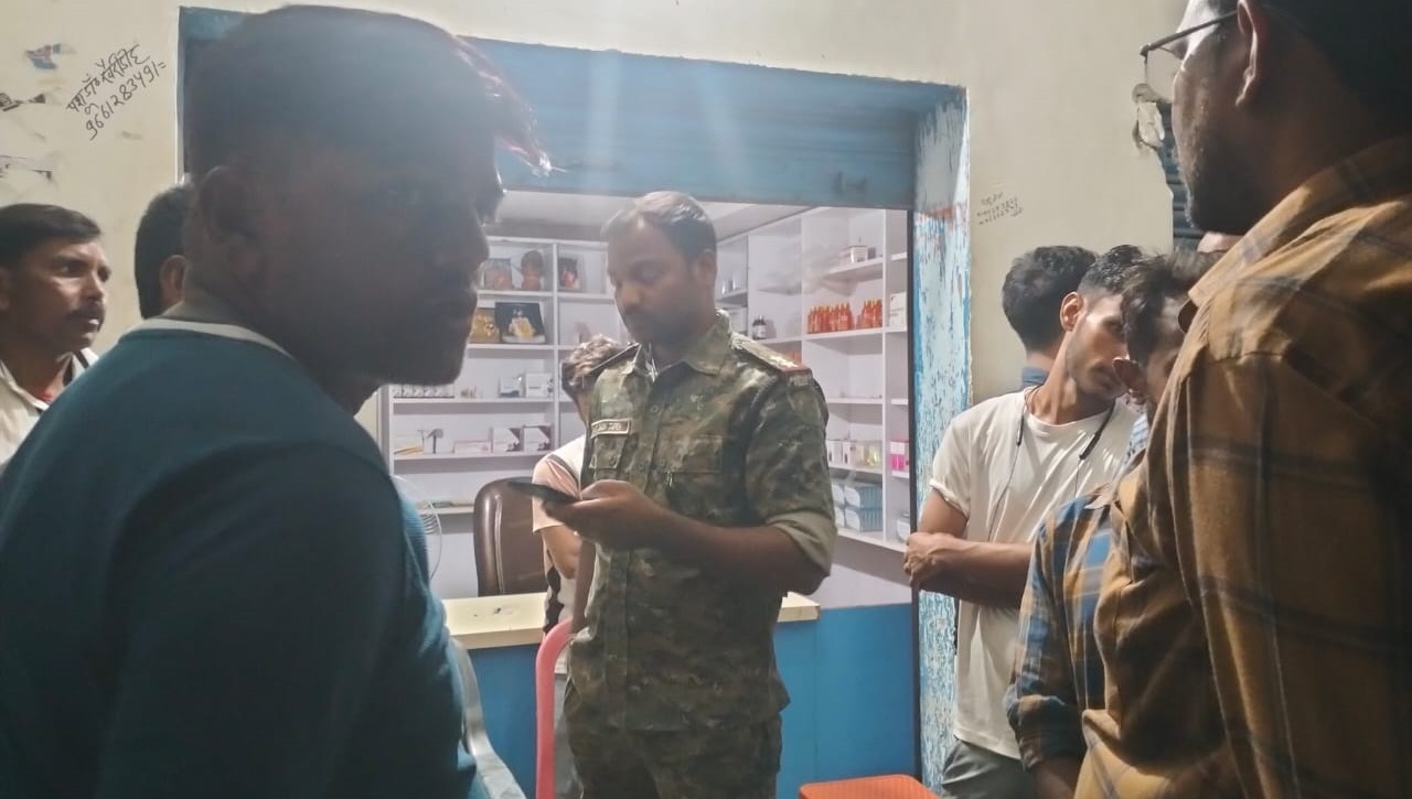 झोला छाप डॉक्टर की लापरवाही ने ली 2 साल के मासूम की जान, परिजनों का रो-रोकर बुरा हाल