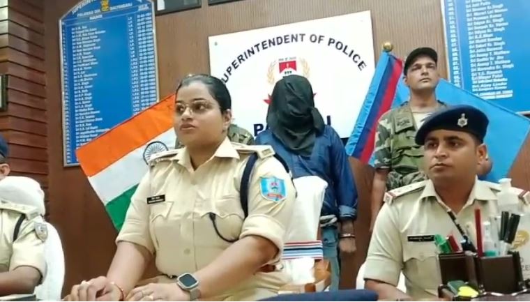 कुख्यात डॉन सुजीत सिन्हा को हथियार सप्लाई करने वाला मयंक गिरफ्तार, पत्नी रिया सिन्हा कर रही गिरोह का संचालन