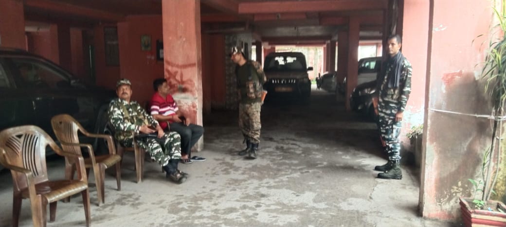 ED रेड: शराब  घोटाला मामले में धनबाद के ग्रेवाल कॉलोनी में चल रही छापेमारी,कई नामी बेनामी धंधे का हो सकता खुलासा  