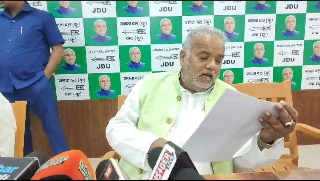  केंद्र सरकार और गिरिराज सिंह पर भड़के श्रवण कुमार, कहा 3 सालों में बिहार के लोगों को नहीं मिला आवास योजना का लाभ