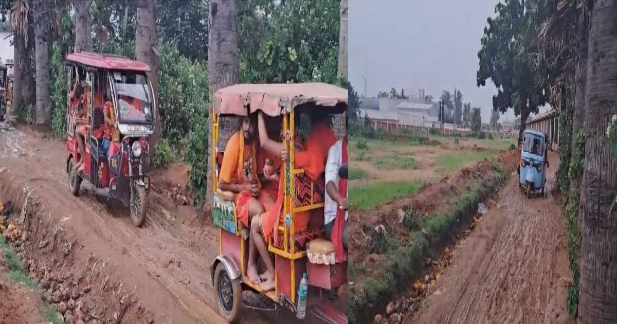 देवघर: जान जोखिम में रख श्रद्धालु कर रहे हैं ऑटो-टोटो की सवारी, जर्जर सड़क की सुध नहीं ले रहे प्रशासन 