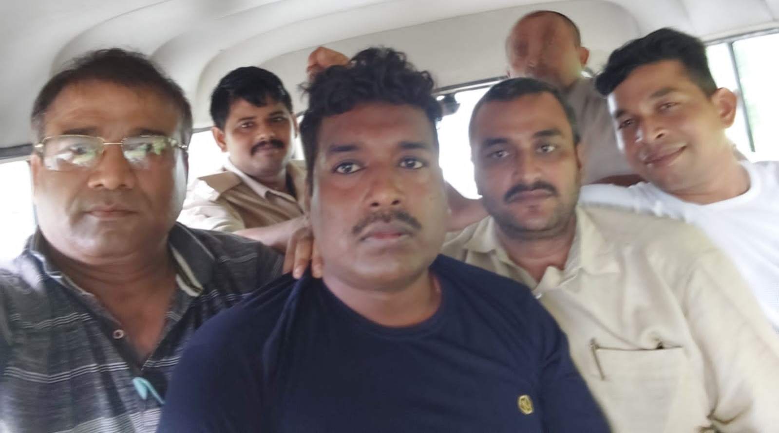 औरंगाबाद: घूस लेते रंगेहाथ पकड़ा गया थानेदार, पत्नी ने दिखाई चालाकी, फिर भी पकड़ा गया आरोपी