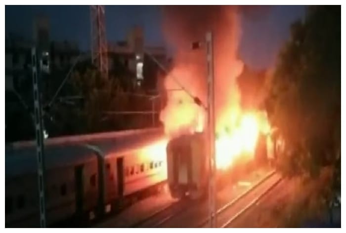 मदुरै में बड़ा ट्रेन हादसा, डिब्बे में लगी आग, 9 लोगों की मौत, जानिए विस्तार से