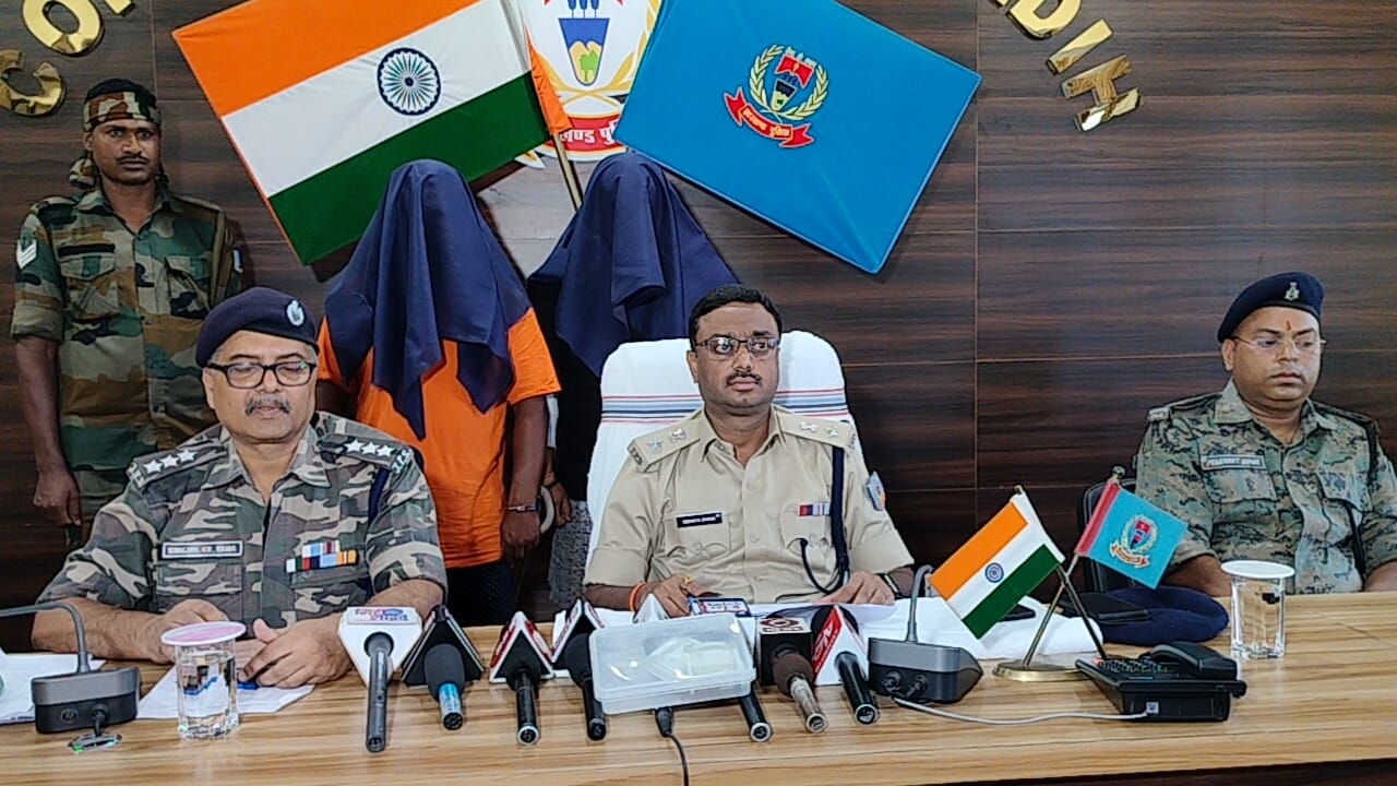 गिरिडीह में डस्टर गाड़ी से 40 किलो गांजा बरामद, दो तस्कर गिरफ्तार 