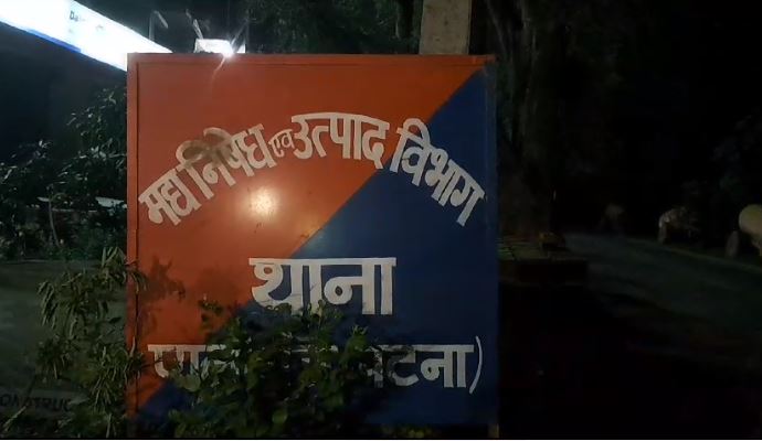 शराब की छापेमारी करने पहुंची उत्पाद विभाग की टीम पर हमला, तीन जवान घायल