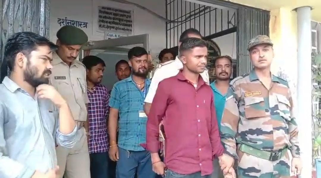 बीपीएससी अध्यापक पात्रता परीक्षा में पकड़ाये तीन मुत्राभाई, दुसरे की जगह दे रहे थे एग्जाम, जाने कैसे संजय दत्त की फिल्म से है इंस्पायर   