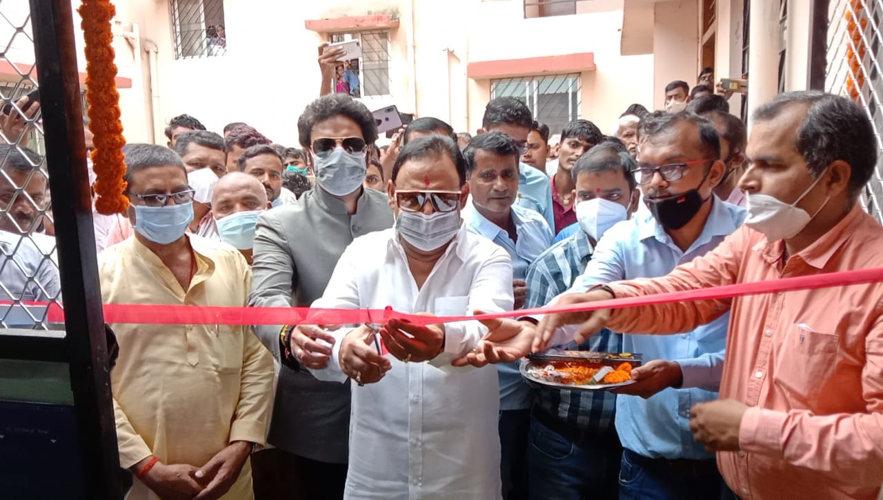 हुसैनाबाद अस्पताल  में ऑक्सीजन प्लांट  का विधायक ने किया शुभारंभ