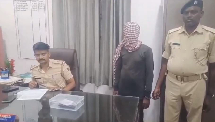 जेपीसी और टीएसपीसी नक्सली संगठन का पूर्व सदस्य गिरफ्तार, घर से कई अवैध हथियार बरामद 