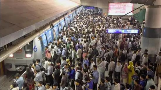 दिल्ली मेट्रो ने बनाया नया रिकॉर्ड, एक दिन में 68 लाख से ज्यादा लोगों ने किया सफर
