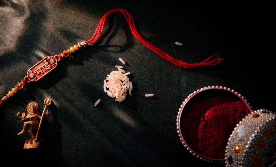 पुच्छ काल की वजह से कुछ देर के लिए कमजोर पड़ेगी भद्रा, इस मूहर्त में भाई को बांधे राखी, जानें पुच्छ काल का महत्व   