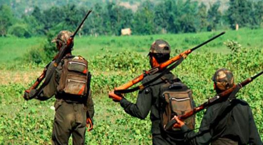 सिकुड़ते साम्राज्य से बौखलाए नक्सली, पुलिस मुखबिरी के शक में ग्रामीणों को बना रहें निशाना. पिछले दस दिन में पांच को मारा