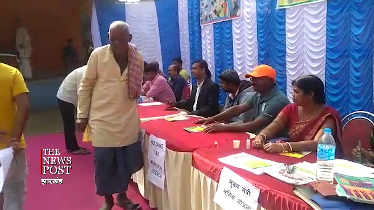 चिरकुंडा के गांधी आश्रम में ऑन स्पॉट हुआ समस्याओं का समाधान