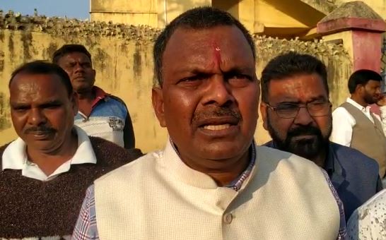 गोमिया के विधायक ने किया ऑन स्पॉट समस्याओं का समाधान