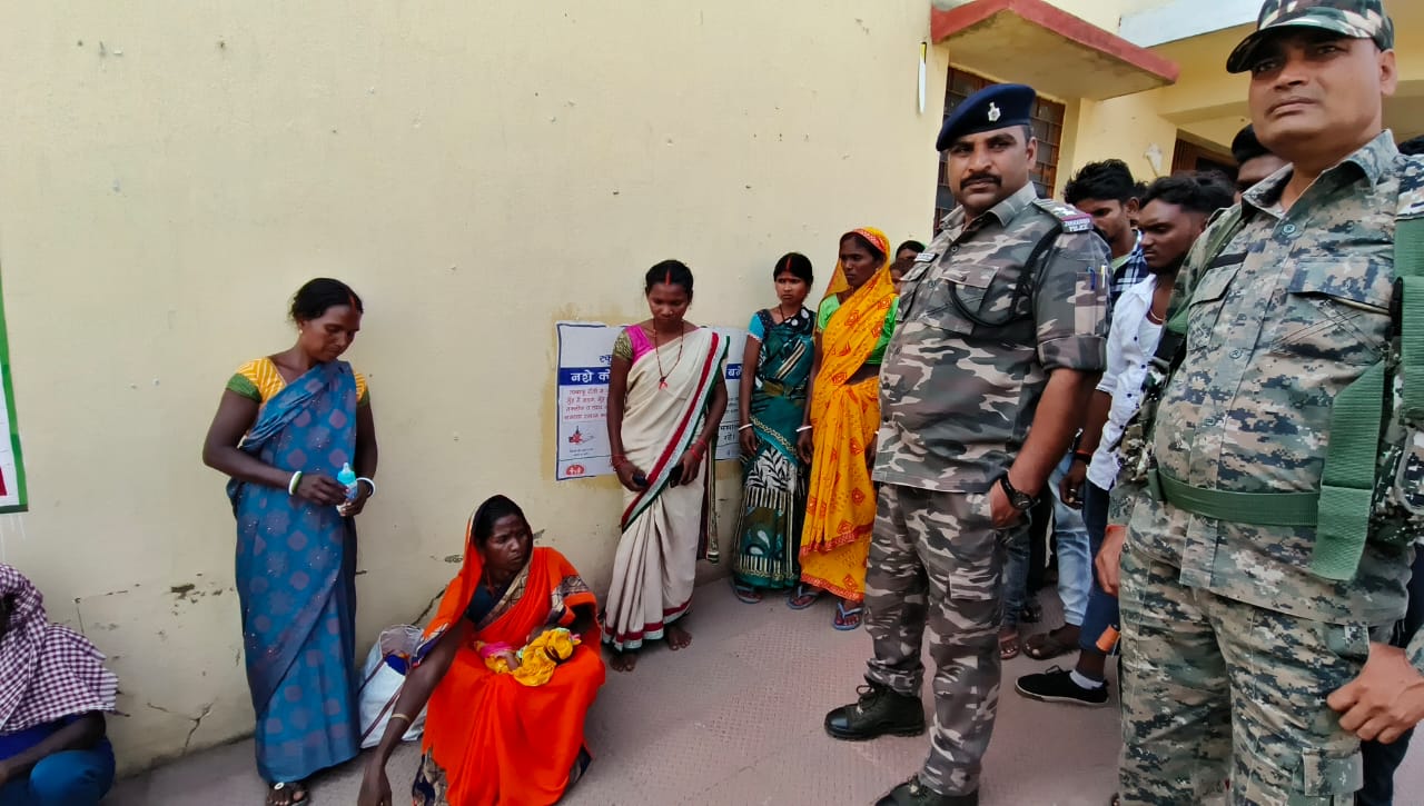 प्रसूता की मौत पर परिजनों ने मातृत्व शिशु स्वास्थ्य केंद्र में जमकर किया हंगामा, जानें पुलिस ने क्या उठाया कदम