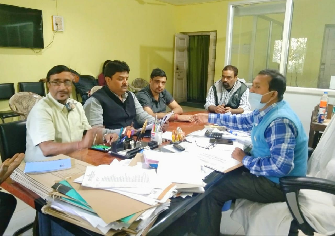 धनबाद के गया पुल के नीचे की सड़क ठीक कर तुरंत राहत दीजिए हुजूर