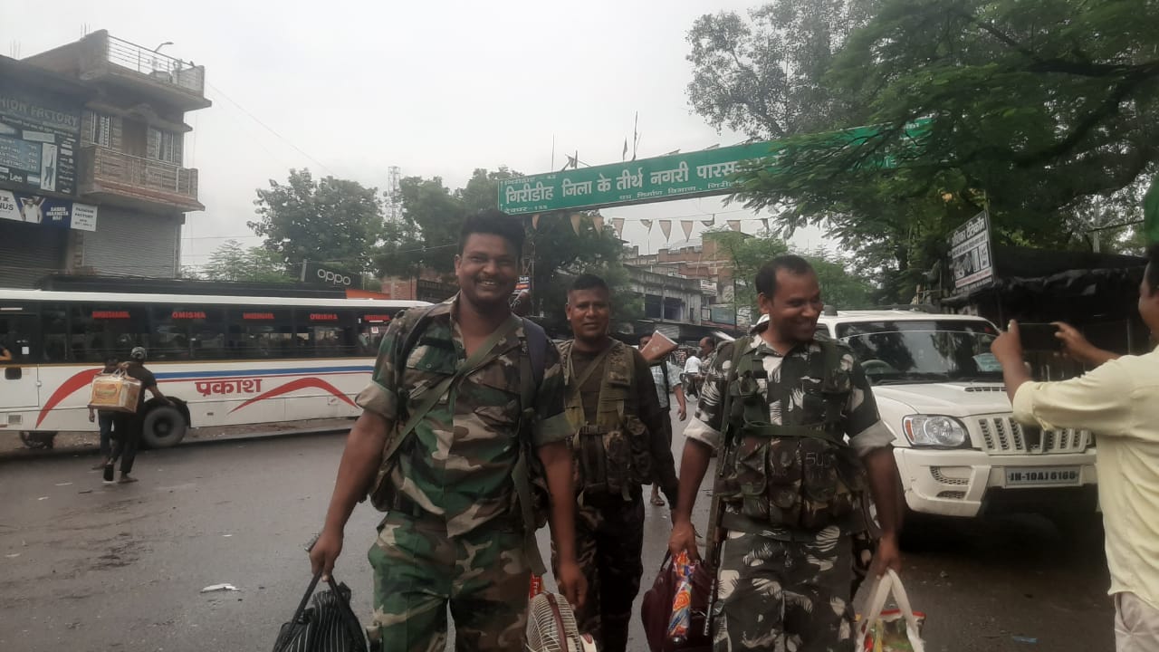 डुमरी उपचुनाव  की तैयारियां पूरी, मतदानकर्मी अपने-अपने बूथों के लिए रवाना, जानें सुरक्षा को लेकर कितना तैयार है प्रशासन